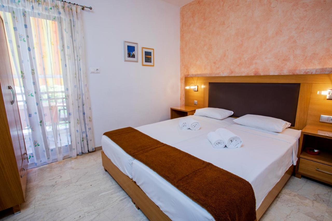 Maik Apartments Metamorfosi  Buitenkant foto